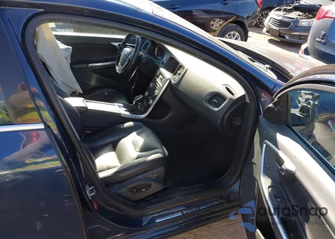 2015 Volvo V60 T5 Premier из США, поврежденный, VIN YV140MEK3F1265169